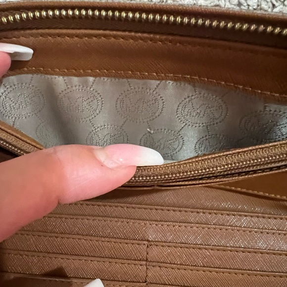 Michael Kors Hamilton Large Logo Wallet - Picture 4 of 4